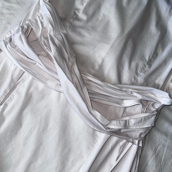 BCBG feminine top cotton has deep V or key hole puffy sleeves, t… - Picture 7 of 9